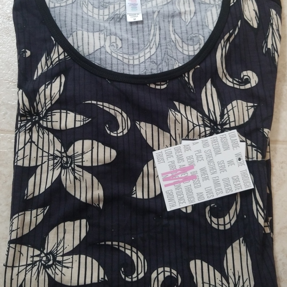 Lularoe top